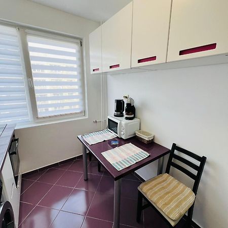Apartamento Apartament Naty Bucarest Exterior foto