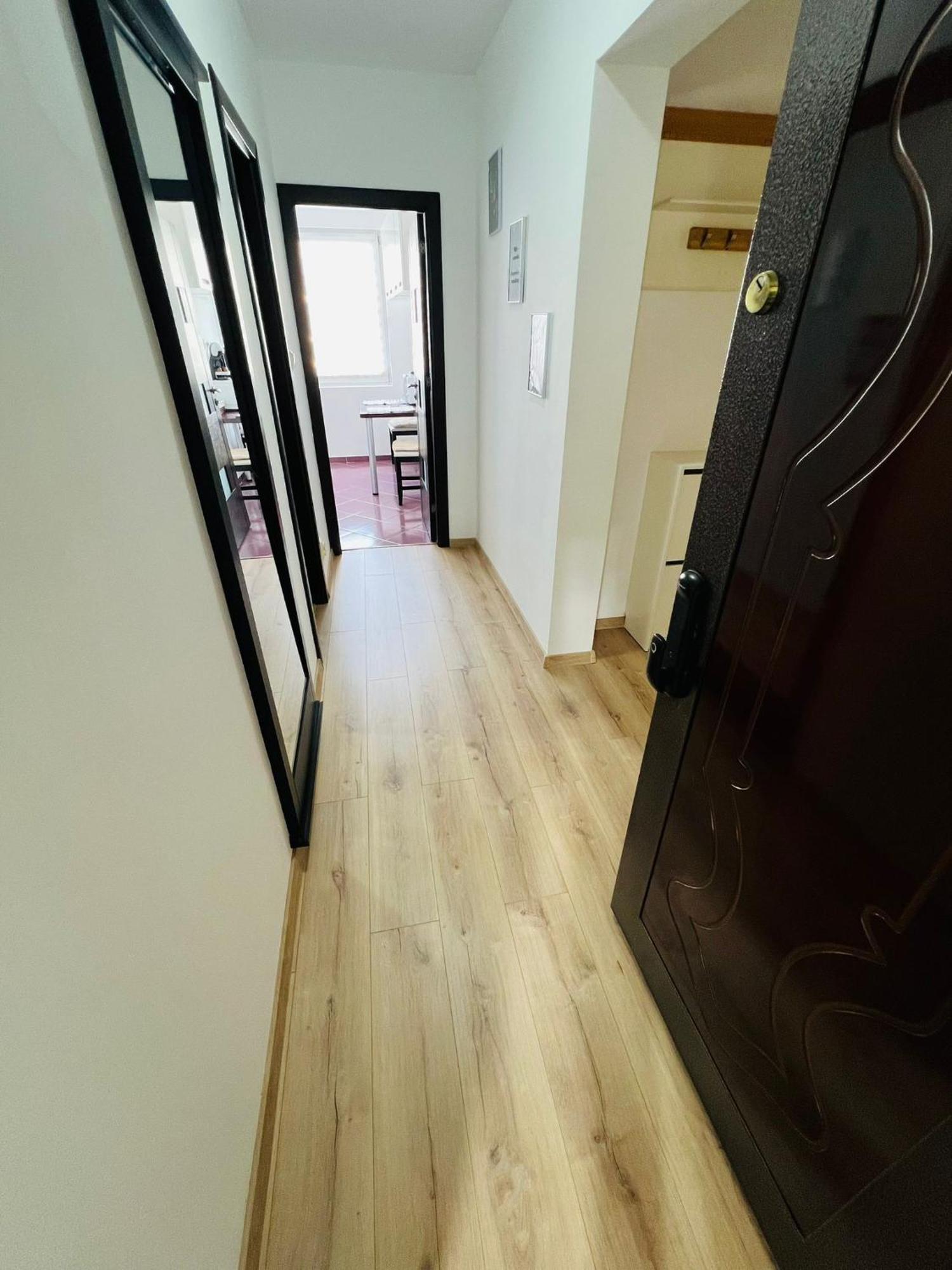 Apartamento Apartament Naty Bucarest Exterior foto